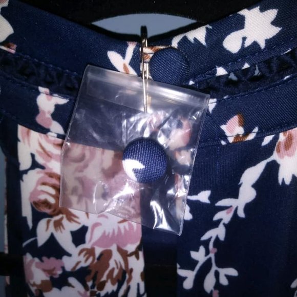 Semi Formal dress in size 1/2 - Picture 3 of 6